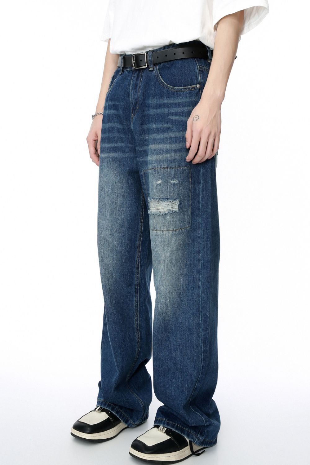 Men's Distressed Applique Straight Jeans - Smart Shopper